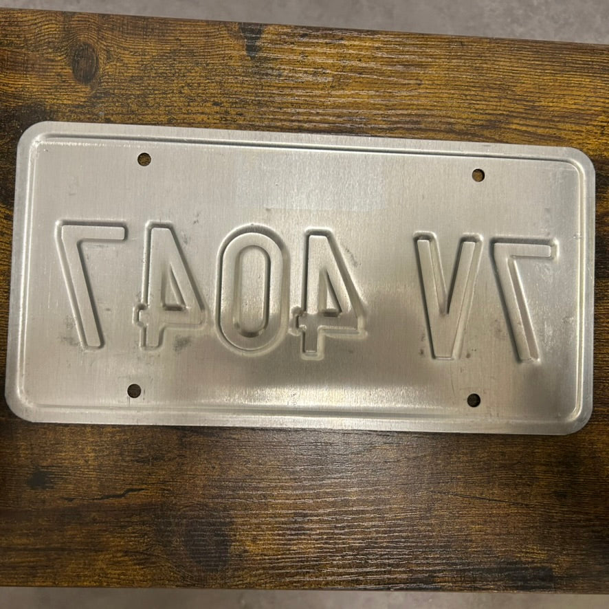 7V 4047