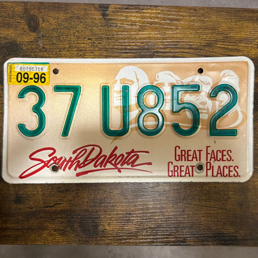 37 U852