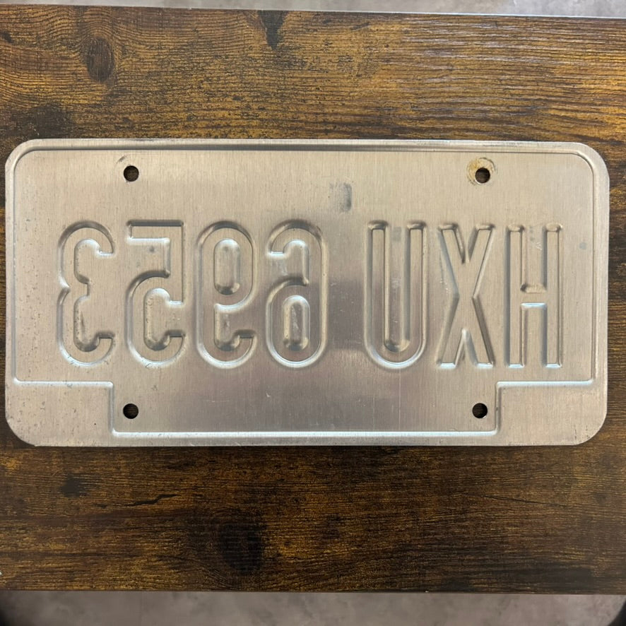 HXU 6953