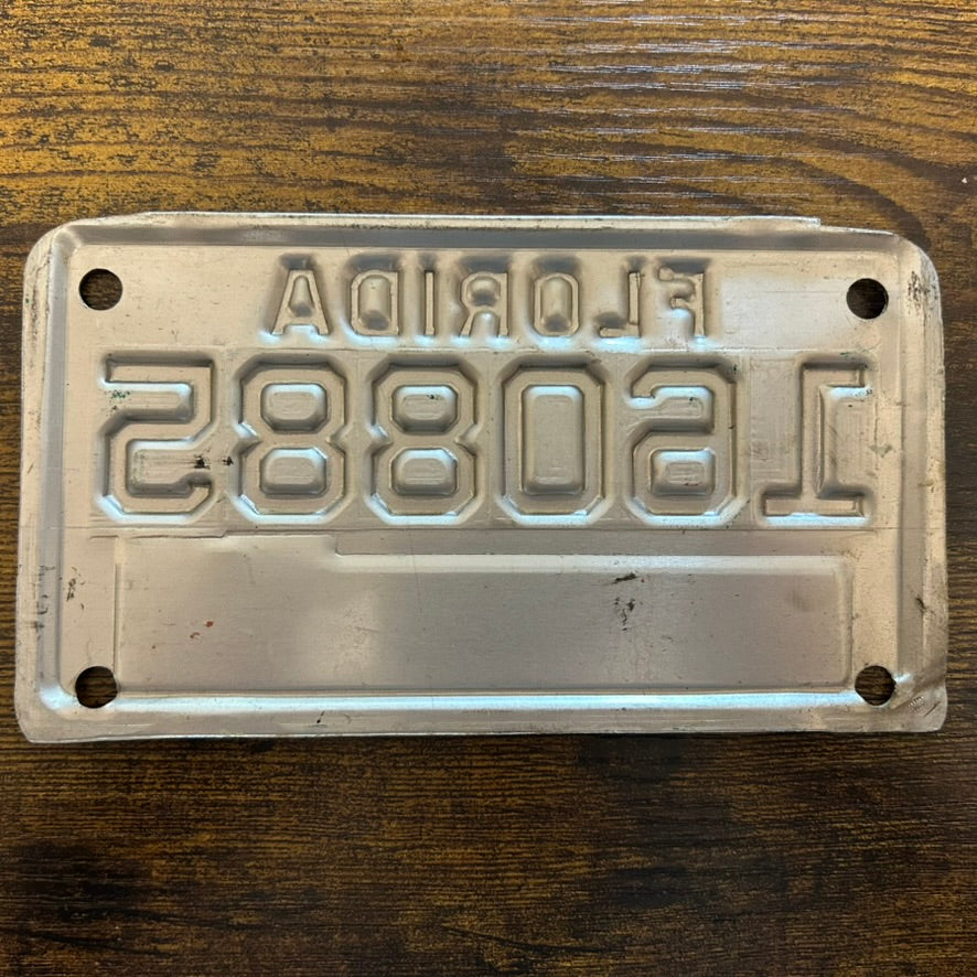 160885