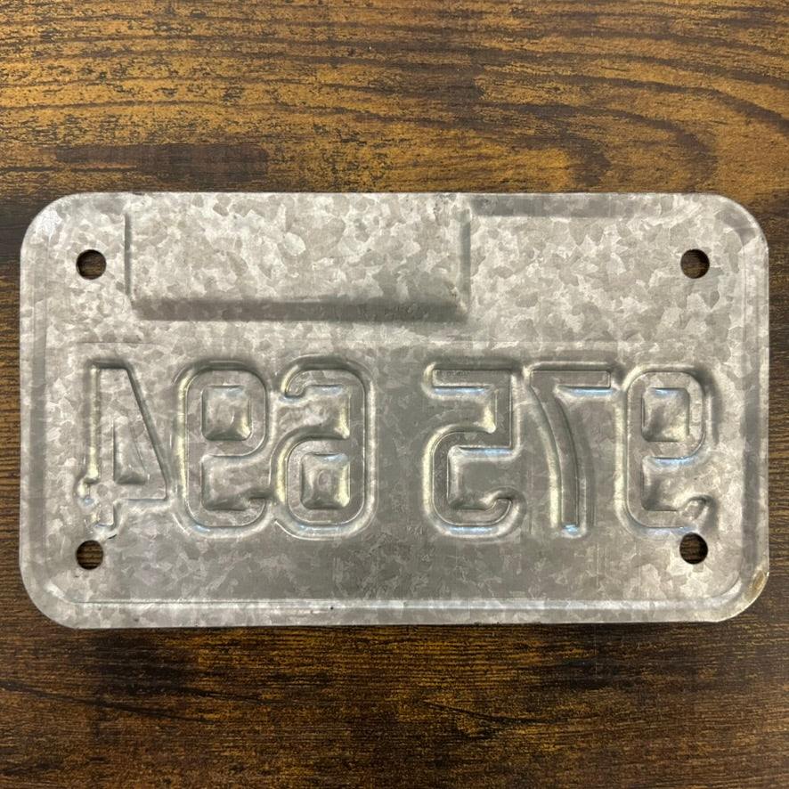 975 694
