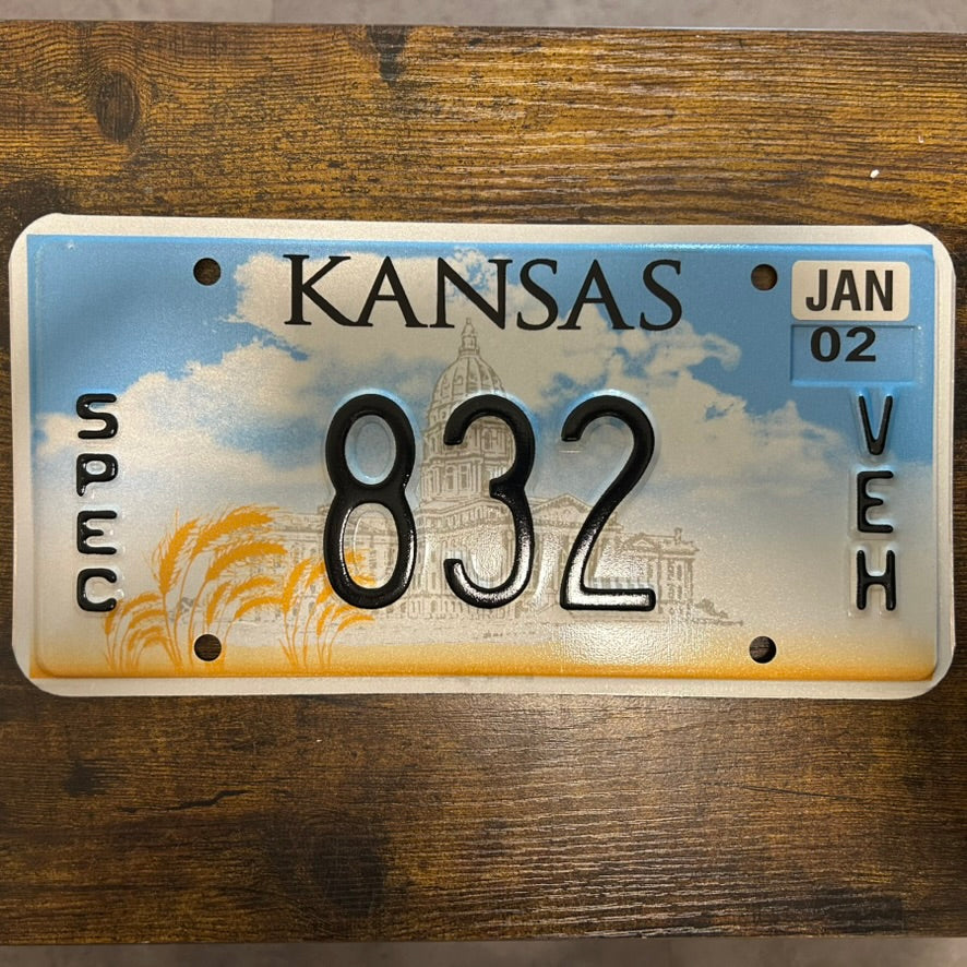 832