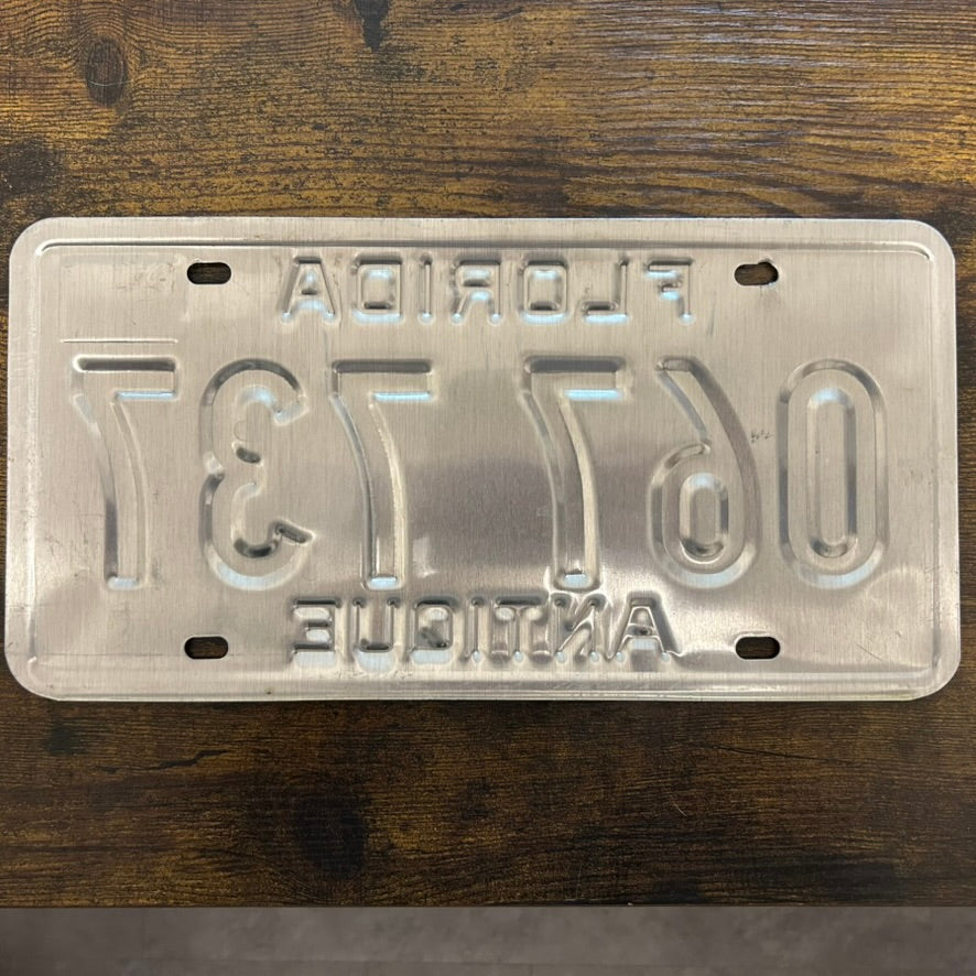 067 737