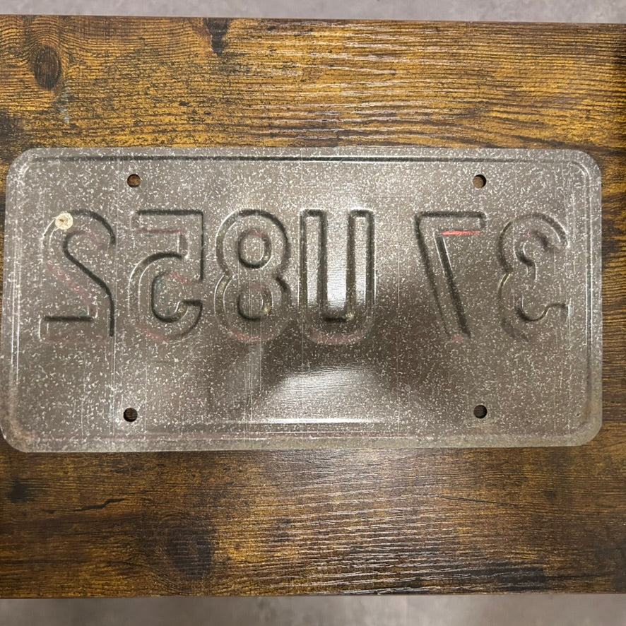 37 U852