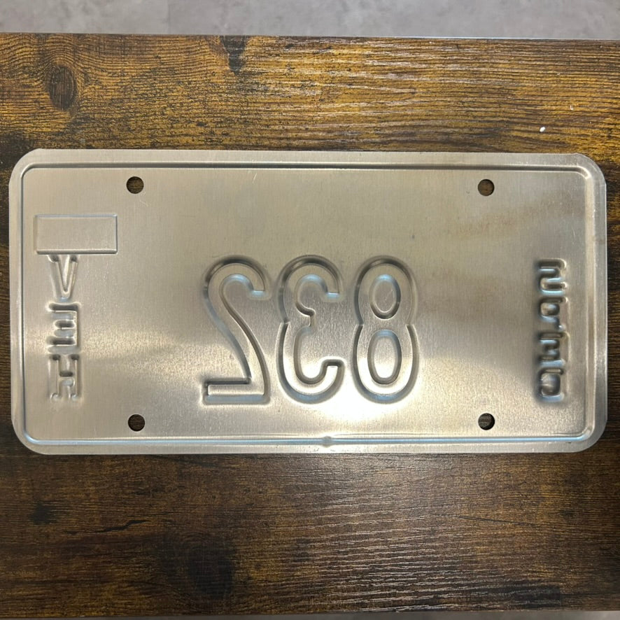 832