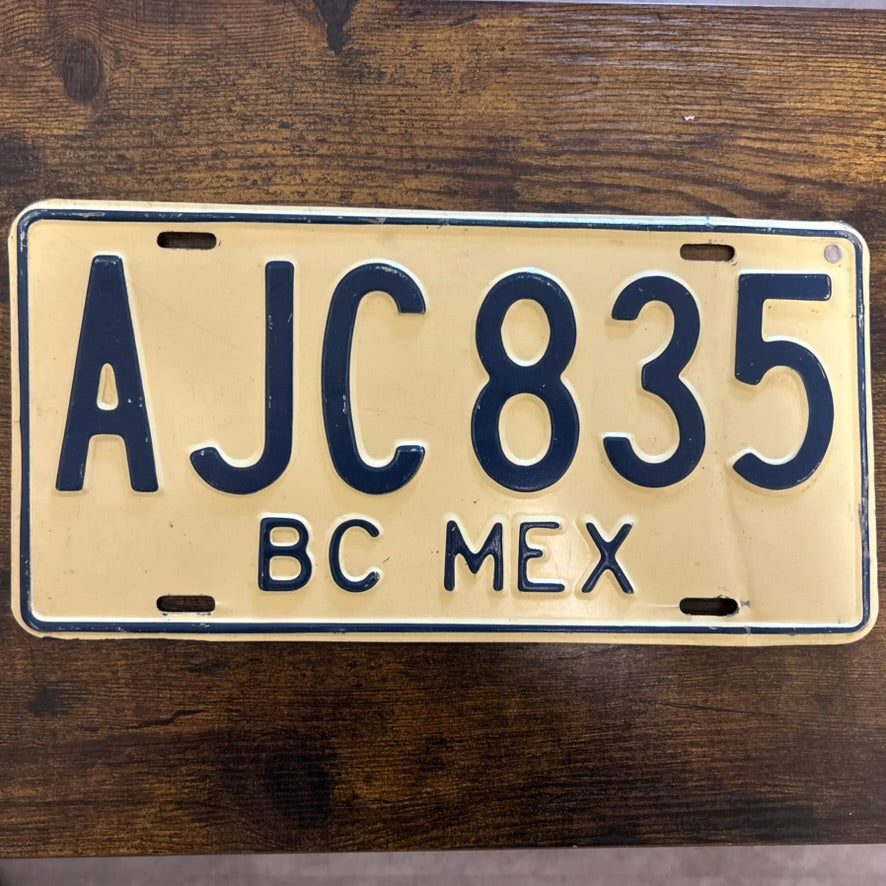 AJC 835