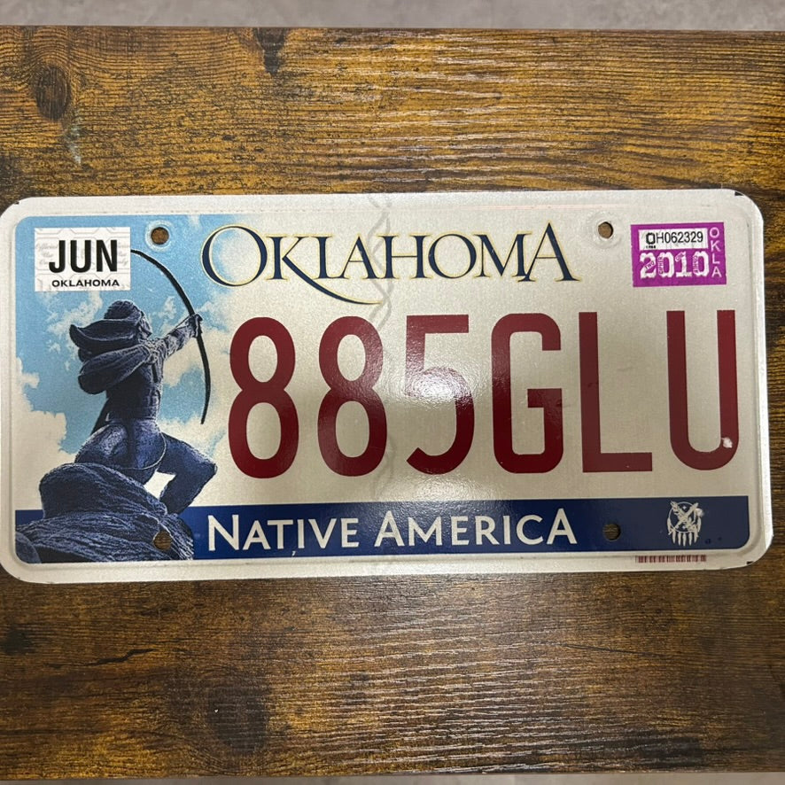 885 GLU