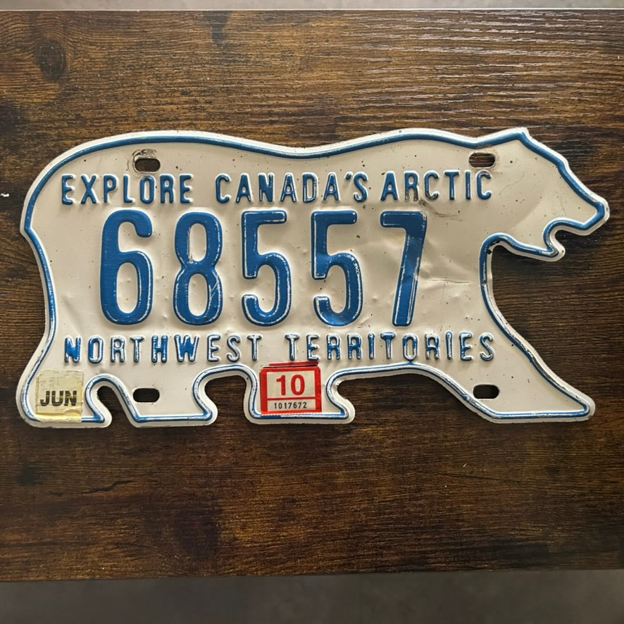 68557